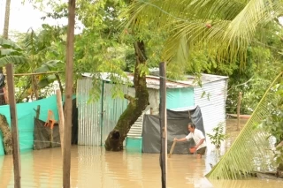 Habitantes de sectores de invasiones en Arauca, también se han visto afectados por el desbordamiento de las aguas del río Arauca..